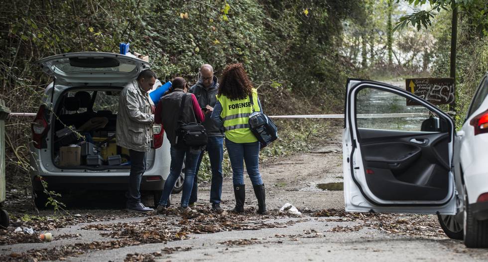 Forenses en una escena del crimen en España.