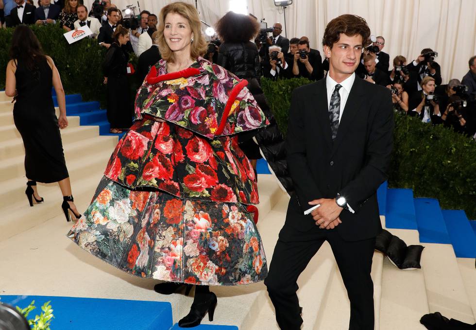 Caroline Kennedy y su hijo Jack en la gala del MET en Nueva York, en 2017.