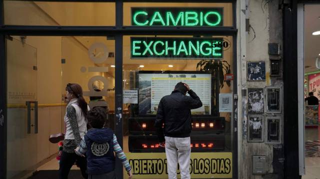 Cambio de divisas y moneda, en Buenos Aires.