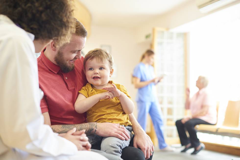Enseñar A Los Padres A Cuidar Para Reducir La Saturación De Los Pediatras Mamás Y Papás El PaÍs 5984
