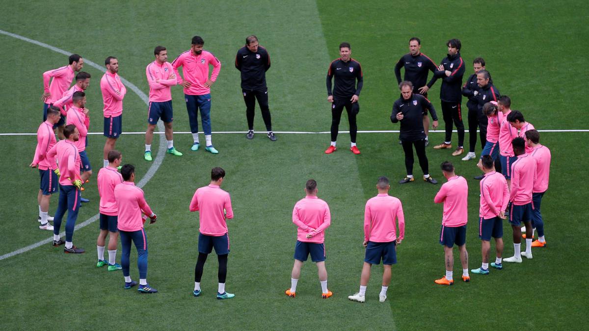 Simeone, durante el entrenamiento en Lyon.