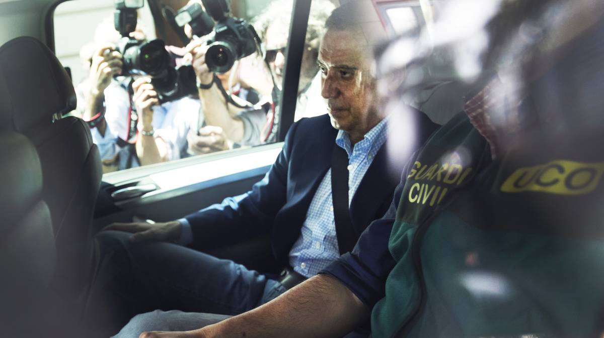 Eduardo Zaplana, tras ser detenido por la Guardia Civil.