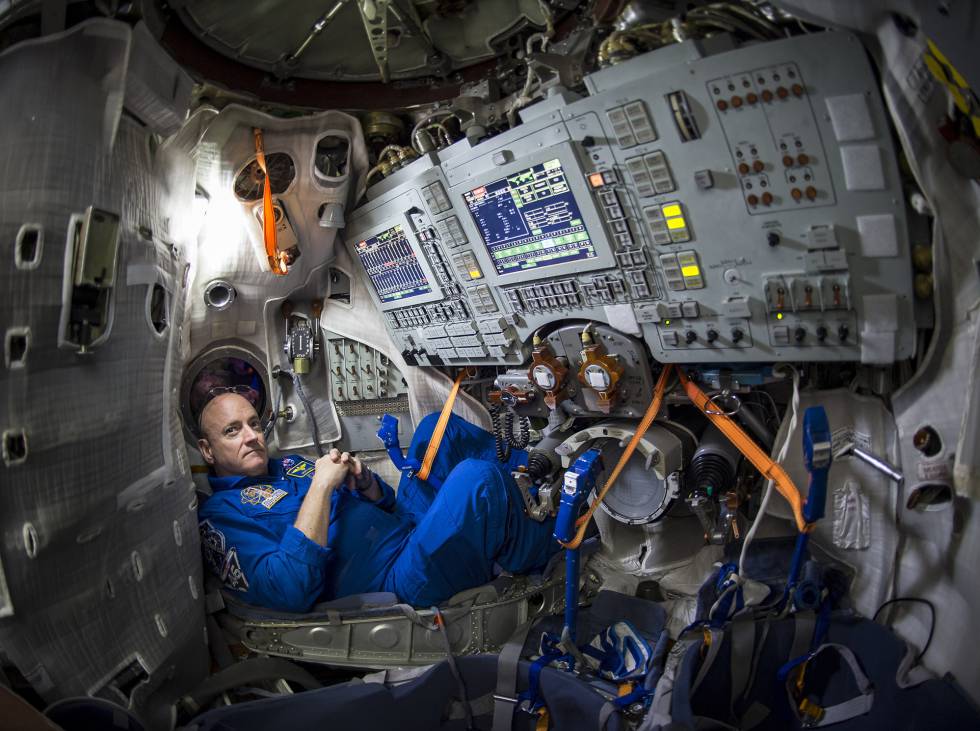 Scott Kelly, en un simulador de la EstaciÃ³n Espacial Internacional, en KazajistÃ¡n.