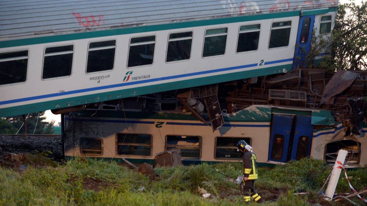 El tren descarrilado en Italia.