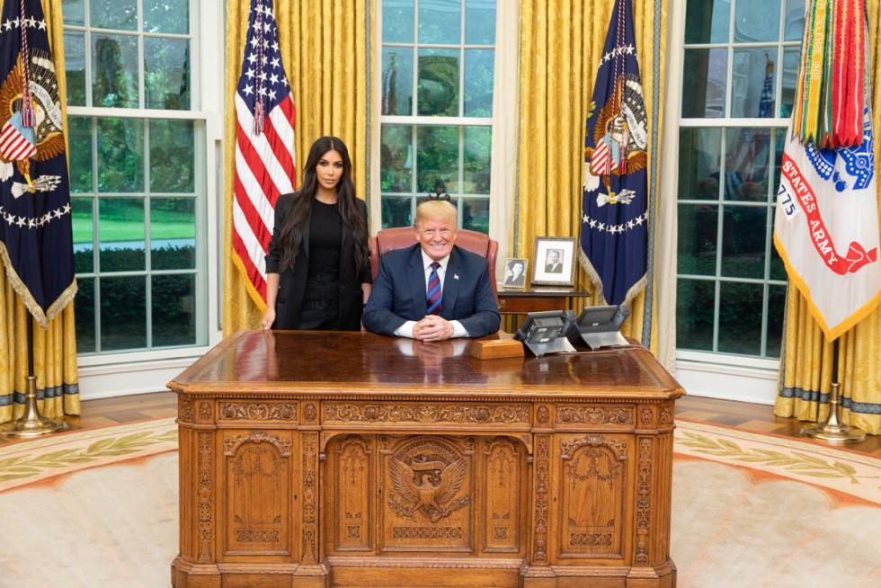Resultado de imagen para kim kardashian casa blanca