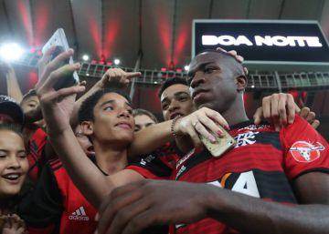 Vinicius: “El Flamengo intenta que me quede, no decido yo”