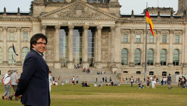 Puigdemont frente al parlamento alemán.