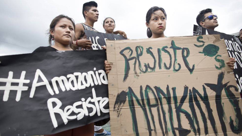 Protesta de la comunidad indÃ­gena Shuar por sus tierras en Ecuador. 