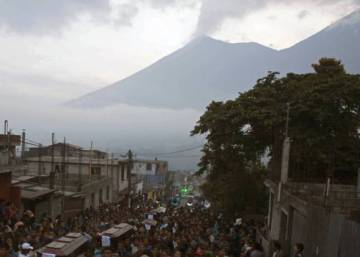 Los equipos buscan cerca de 200 desaparecidos