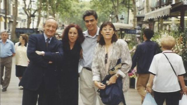 El exministro Westendorp (i), la asesora del PSC Marta Gris, Sánchez y la periodista Victoria García, en los 90.