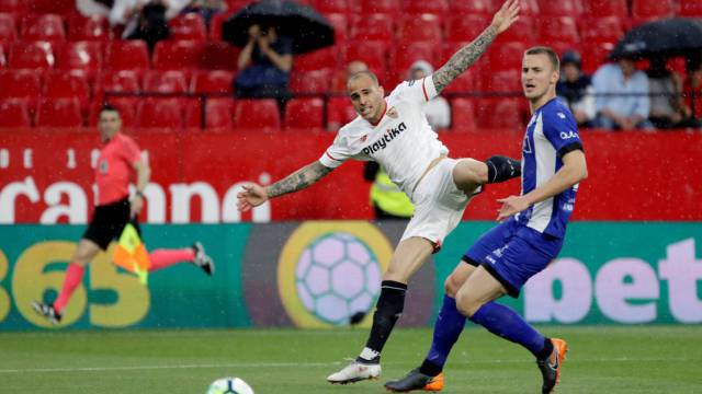 Sandro remata ante Ely.