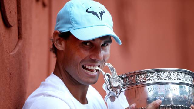 Nadal posa con la Copa de Mosqueteros.