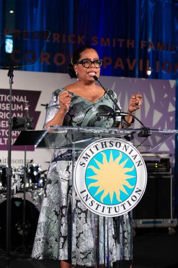 Oprah Winfrey da un discurso durante la inauguración de la exposición dedicada a ella en Washington (EE UU) el 8 de junio de 2018.