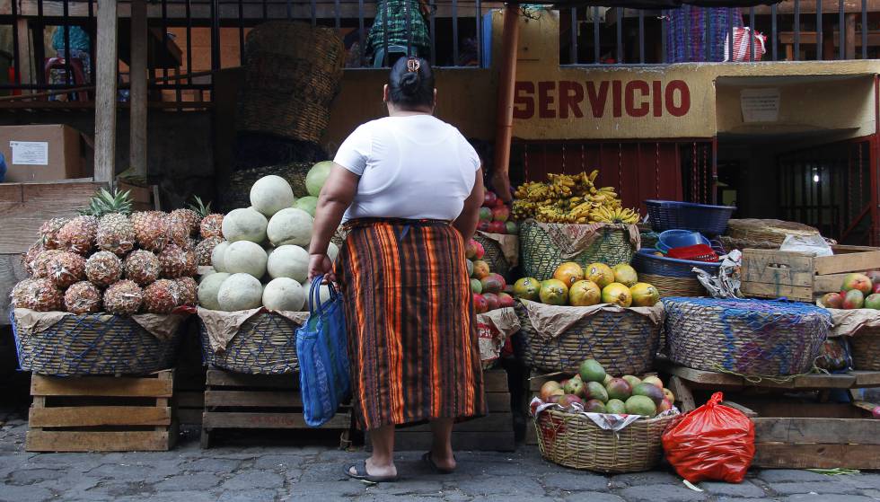 Las mujeres de San Pedro han dejado atrÃ¡s el uso de bolsas plÃ¡sticas para reemplazarlas por otras de tela y otros materiales mÃ¡s resitentes.