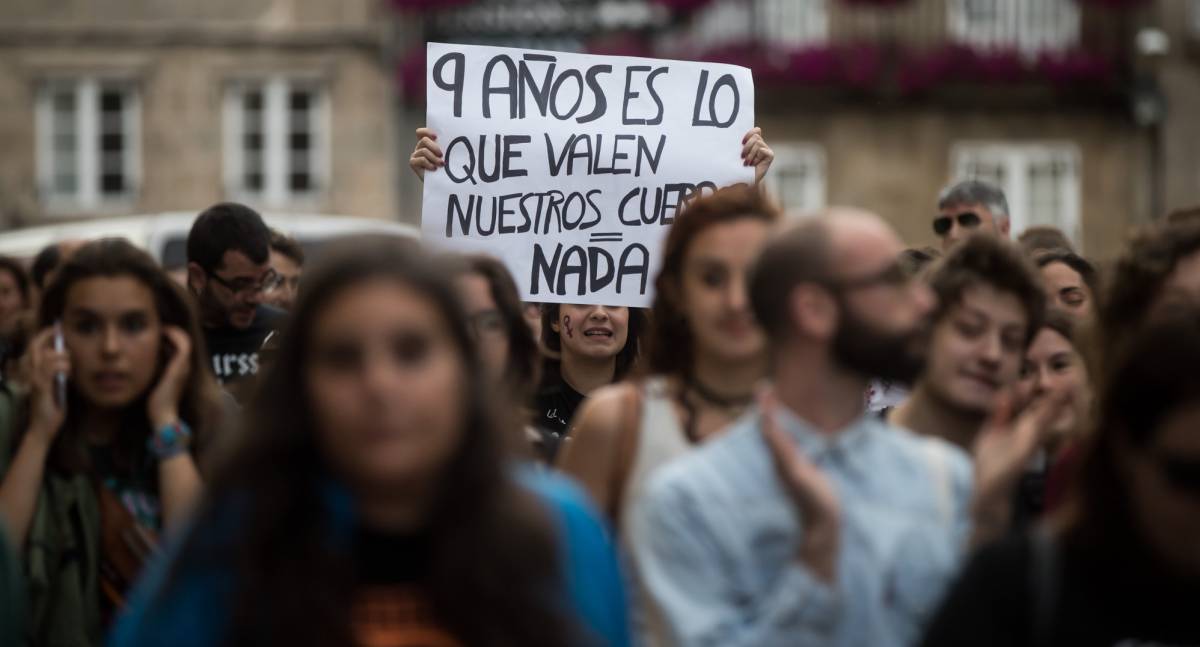 Protesta en Santiago de Compostela por la puesta en libertad provisional de La Manada.