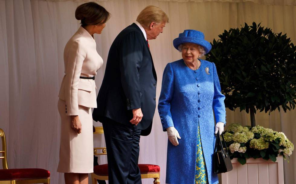 La reina Isabel II recibe a Donald y Melania Trump en el castillo de Windsor, el viernes 13 de julio de 2018.
