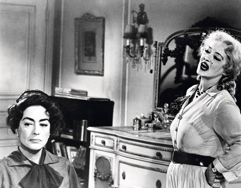 Joan Crawford (izquierda) y Bette Davis, en un fotograma de '¿Qué fue de Baby Jane?'.