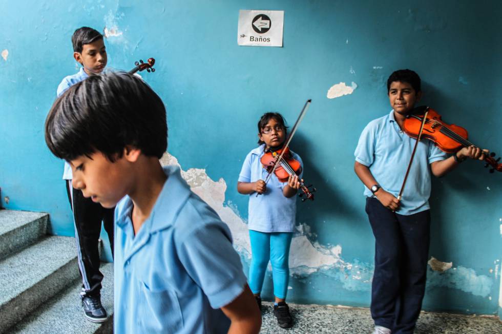 Meninos participantes do Sistema na Venezuela.