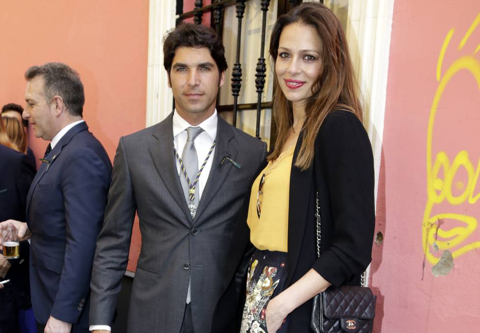 Cayetano Rivera Ordóñez y la presentadora y exmiss Eva González en Sevilla.