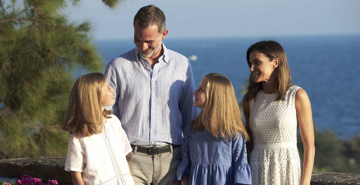 Los Reyes junto a sus hijas en Mallorca.