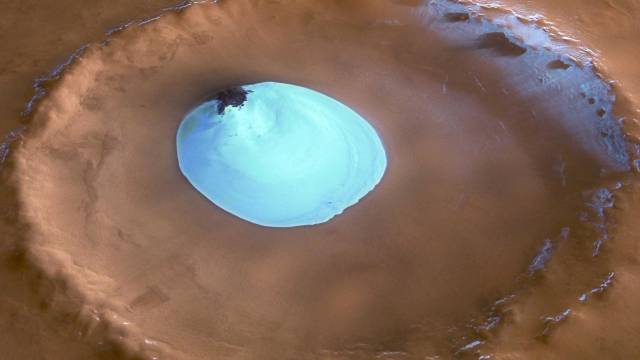 Un cráter cerca del polo norte marciano.
