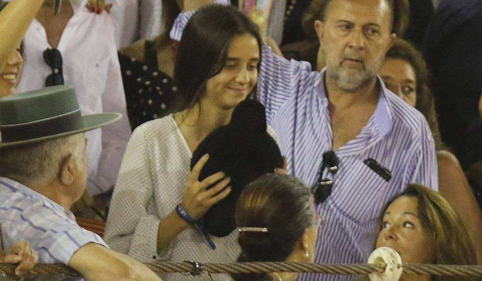 El torero Roca Rey brinda un toro a Victoria Federica “por un futuro de ...