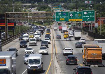 ¿Por qué nadie habla de limitar la cantidad de coches?