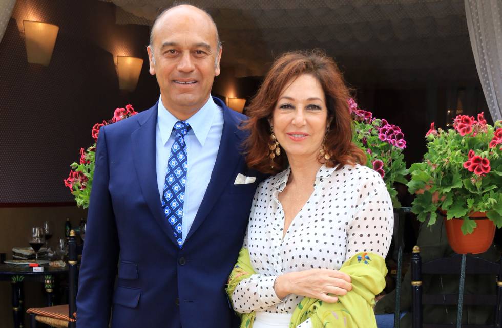 Ana Rosa Quintana y Juan Muñoz, en la Feria de Abril, en Sevilla.