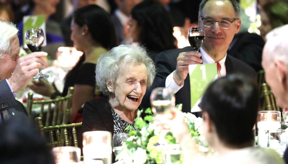 Brenda Milner, en la cena del simposio celebrado en su honor.