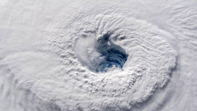 La NASA muestra el ojo del huracán Florence.