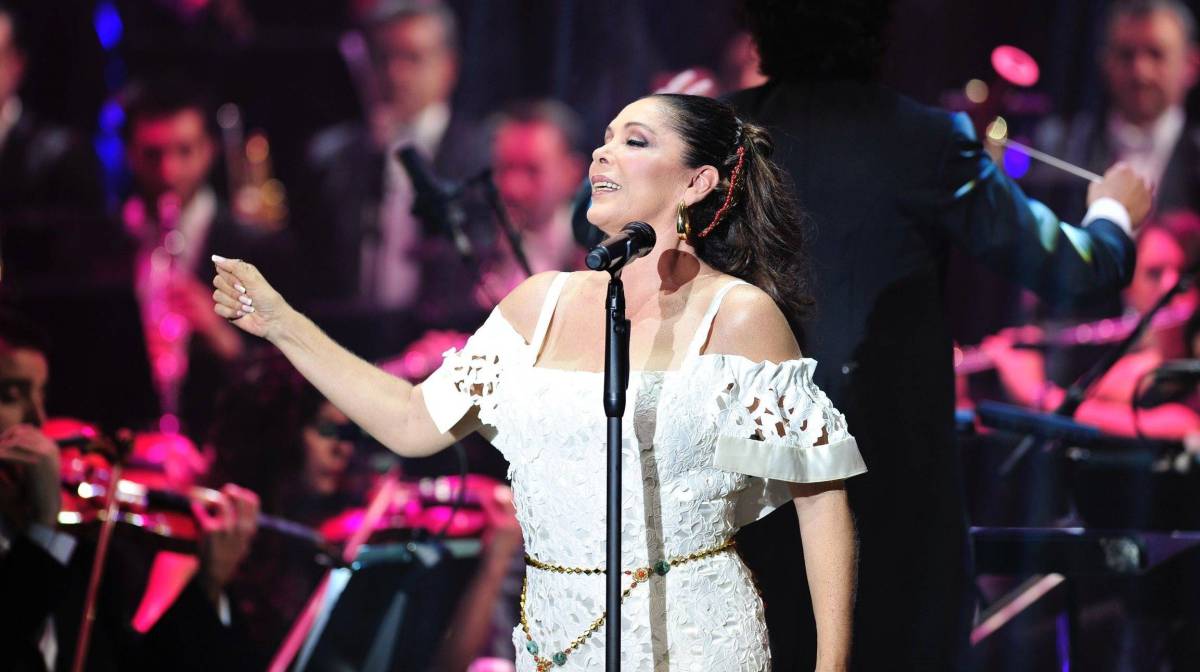 Isabel Pantoja cantando en febrero de 2018.