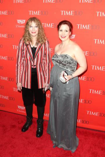 Mia Farrow y su hija Dylan en la Gala 100 TIME, en abril de 2016.
