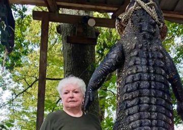 La alcaldesa que mató a un caimán de tres metros y medio de un tiro