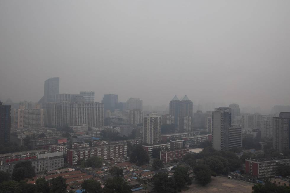 La poluciÃ³n cubre el cielo de PekÃ­n (China).