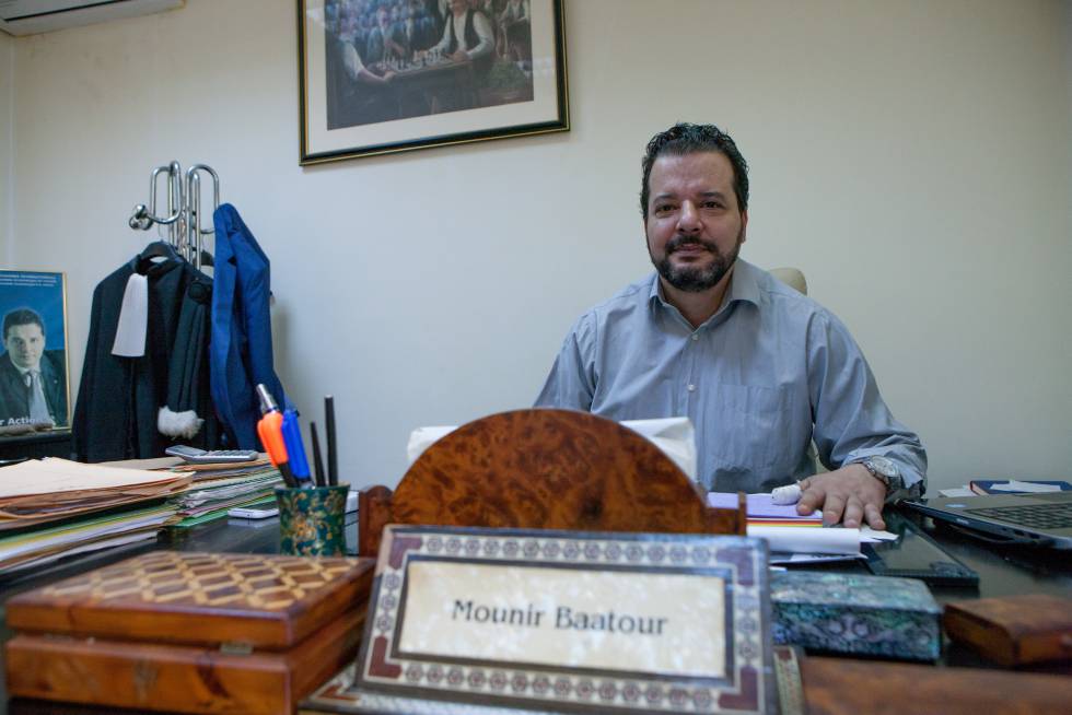 Mounir Baator, presidente do Shams, a associação de homossexuais mais numerosa da Tunísia.