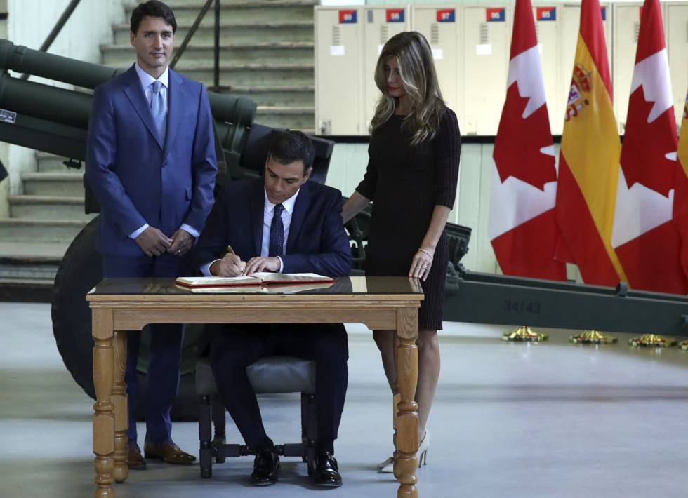 Pedro Sánchez y Begoña Gómez junto a Justin Trudeau en Montreal, Canadá, el pasado domingo.