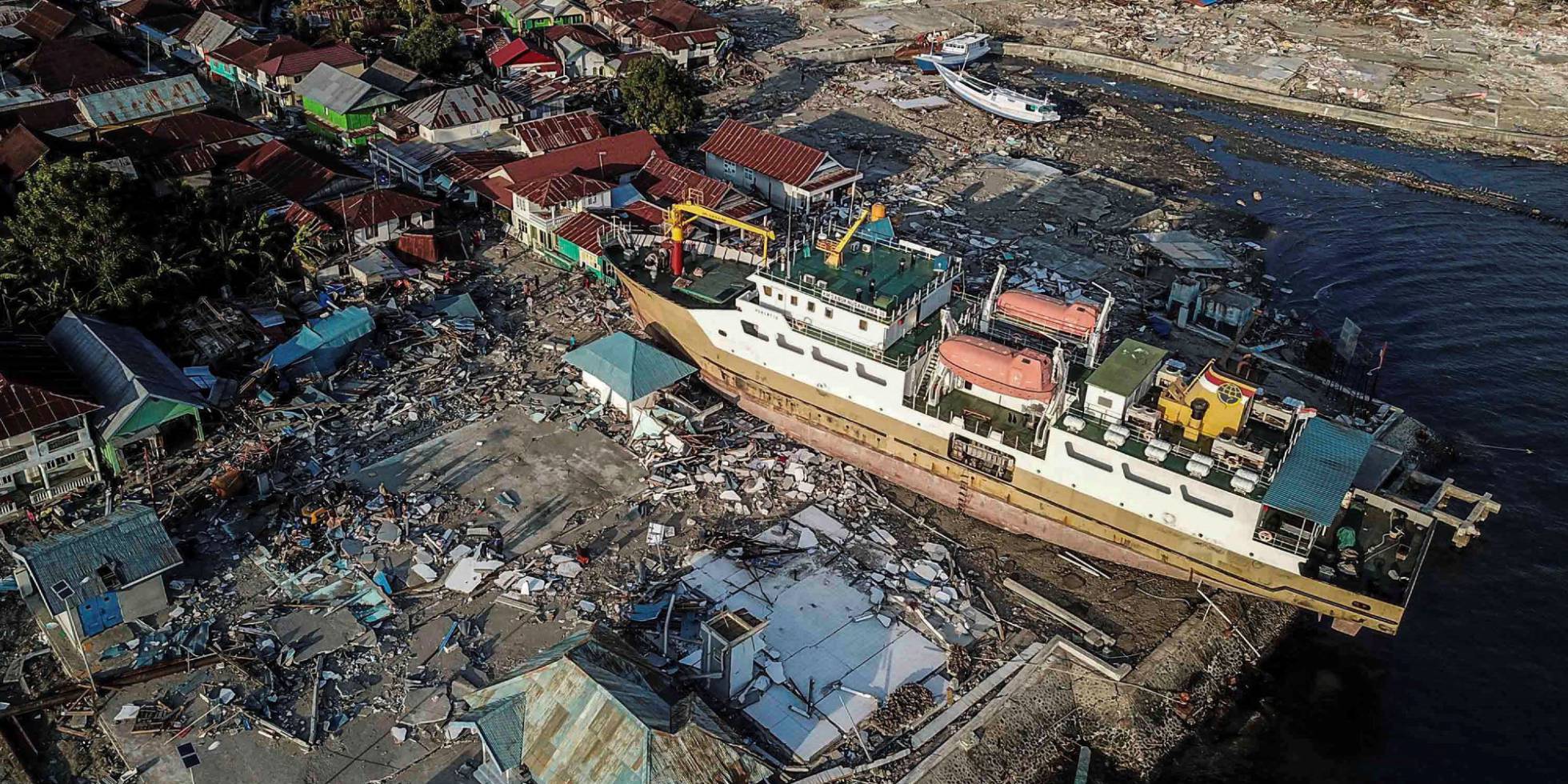 Resultado de imagen para fotos del tsunami en indonesia