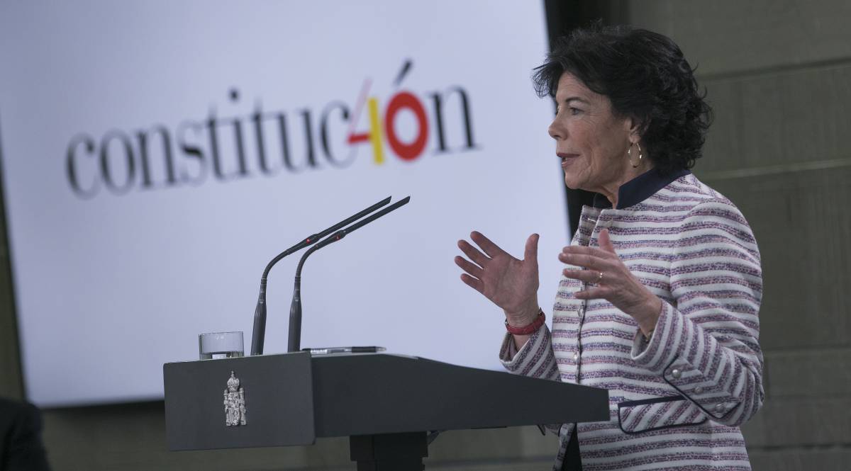 La ministra portavoz del Gobierno, Isabel Celaá, en La Moncloa, este martes.