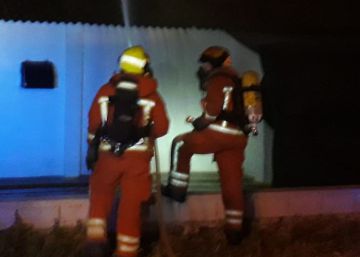 Mueren 42.000 pollos en el incendio de una nave avícola en Valencia