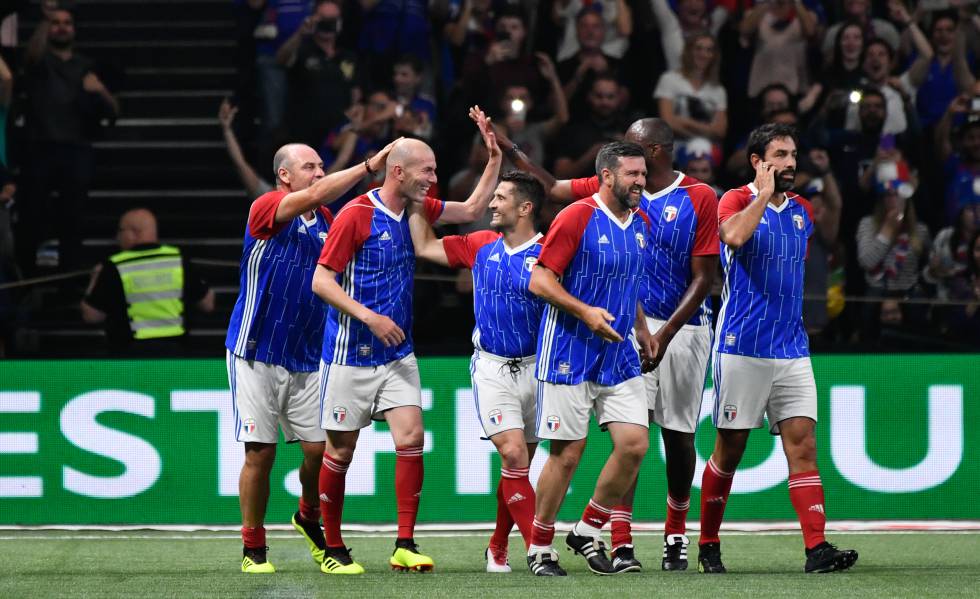 Zidane en el partido benéfico que jugó el 12 de junio con algunos de sus antiguos compañeros de la Selección francesa.