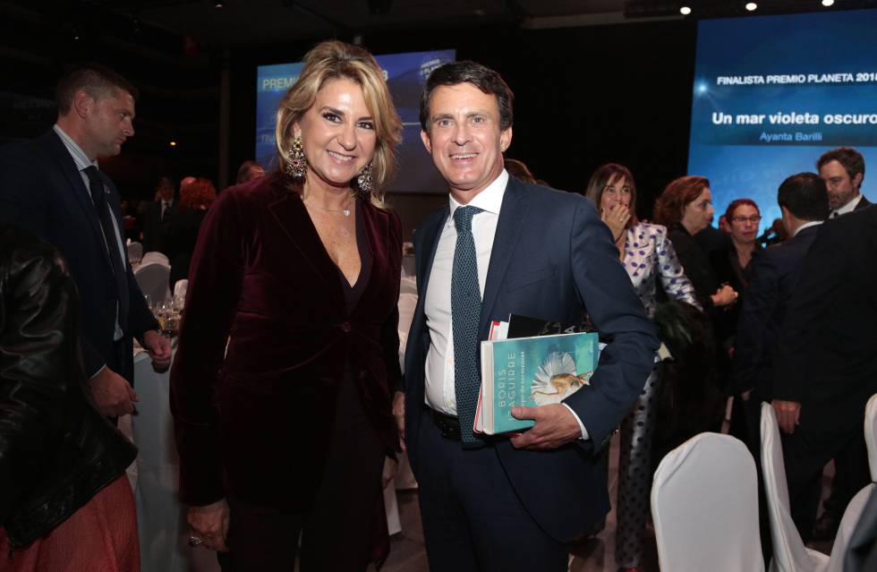 Susana Gallardo y Manuel Valls en la gala del Premio Planeta en Barcelona el pasado lunes.