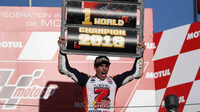 Marc Márquez celebra su victoria en Japón.