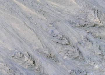 Los flujos de agua en Marte son en realidad de arena, según un estudio