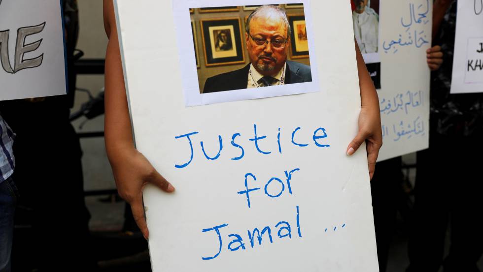 Protestas ante la embajada de Arabia Saudí en Indonesia por el asesinato de Jamal Khashoggi.  
