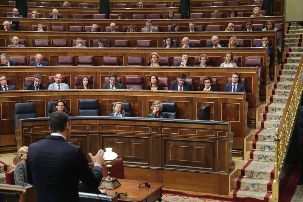 Pedro Sánchez interpela a Casado en el debate parlamentario del miércoles.