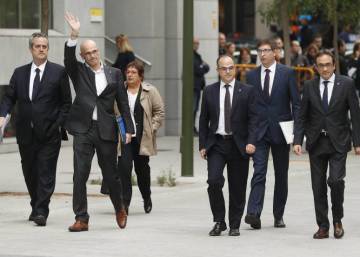 El Supremo sienta en el banquillo a Junqueras y otros 17 líderes