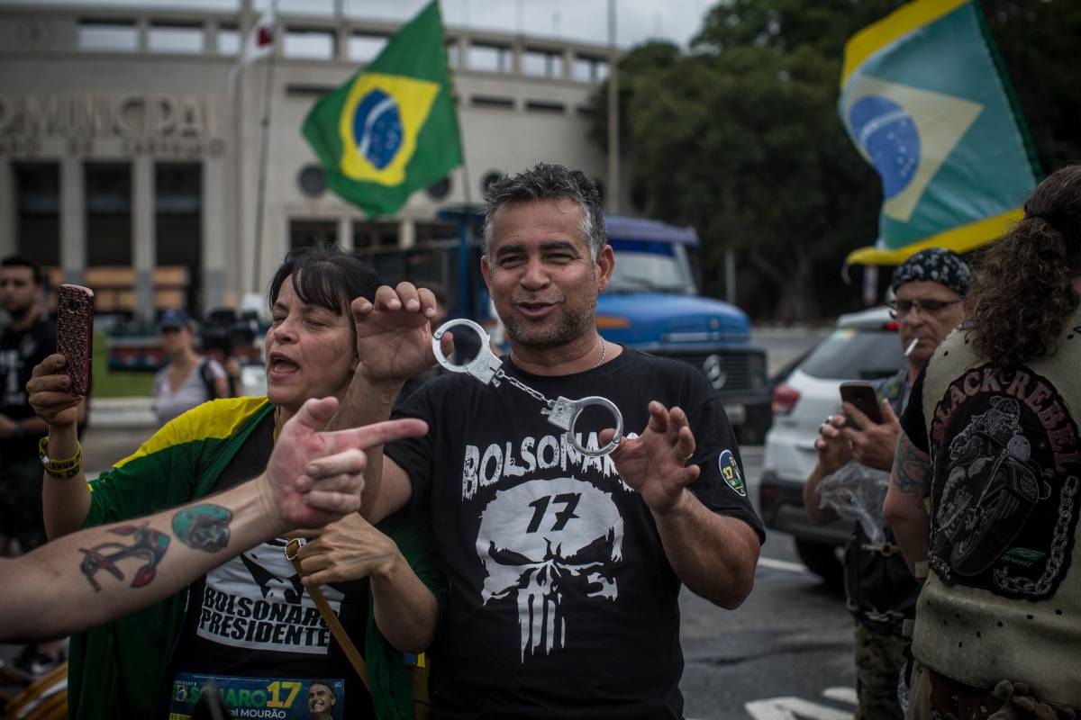 SAO PAULO, BRAZIL - OCTOBER 27: Supporters of right-wing presidential candidate Jair Bolsonaro march in São Paulo on October 27, 2018 in Sao Paulo, Brazil. Polls show 52% for Bolsonaro and 46% for Workers Party candidate Fernando Haddad. (Photo by Victor MoriyamaGetty Images)