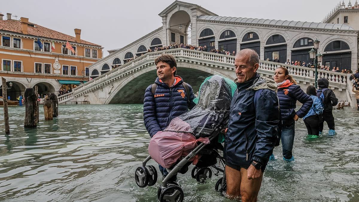 Turistas, este lunes en Venecia.