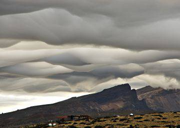 ¿Por qué las nubes flotan si el agua pesa más que el aire?