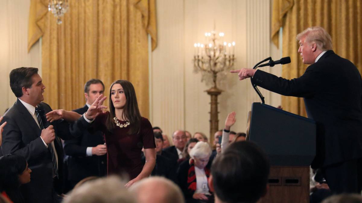 Trump increpa a Jim Acosta.